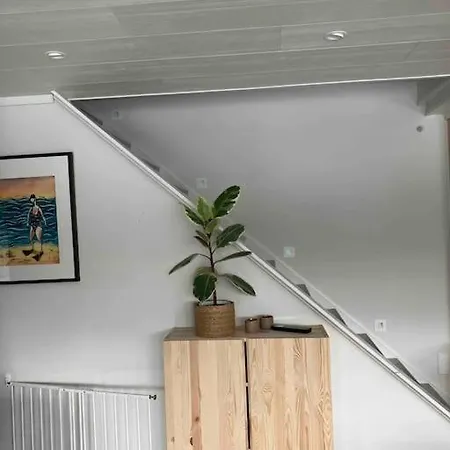 Modern Family In Apartman